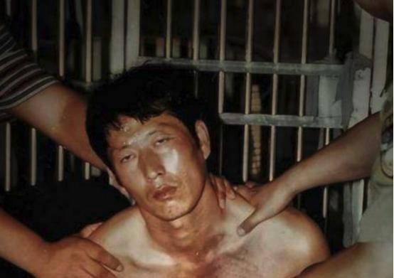 2005年，白宝山情人谢宗芬被提前释放，当狱警把她送到大门口后，她没有选择回家，