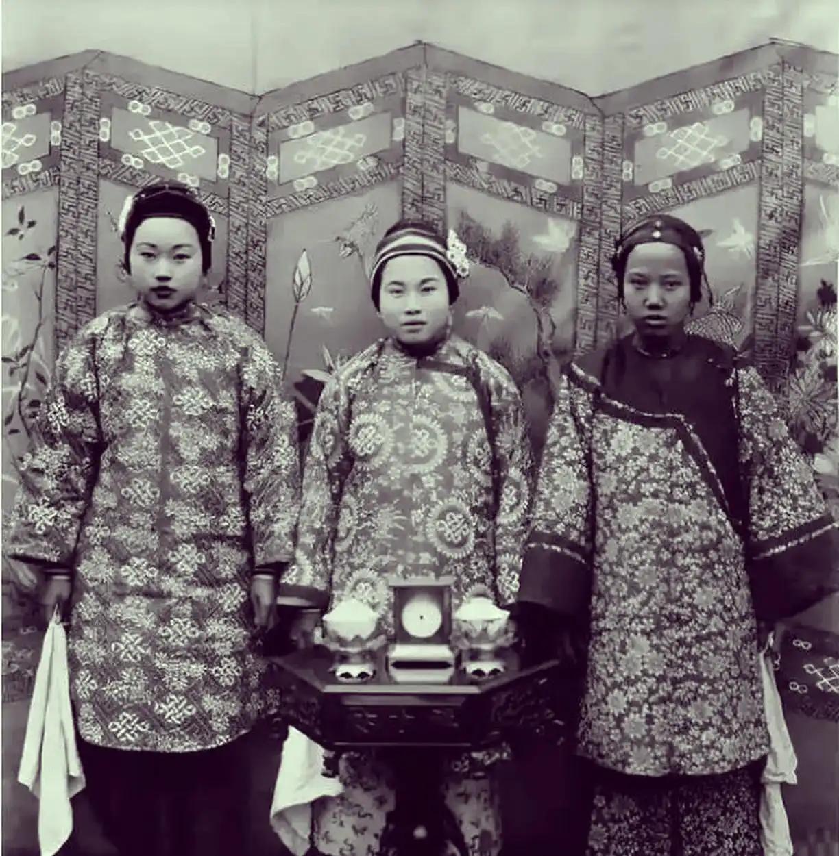 中国古代"多妾家庭"的三大悲剧结构，妒妇、庶子、婢女。一座大宅院里，三种人命