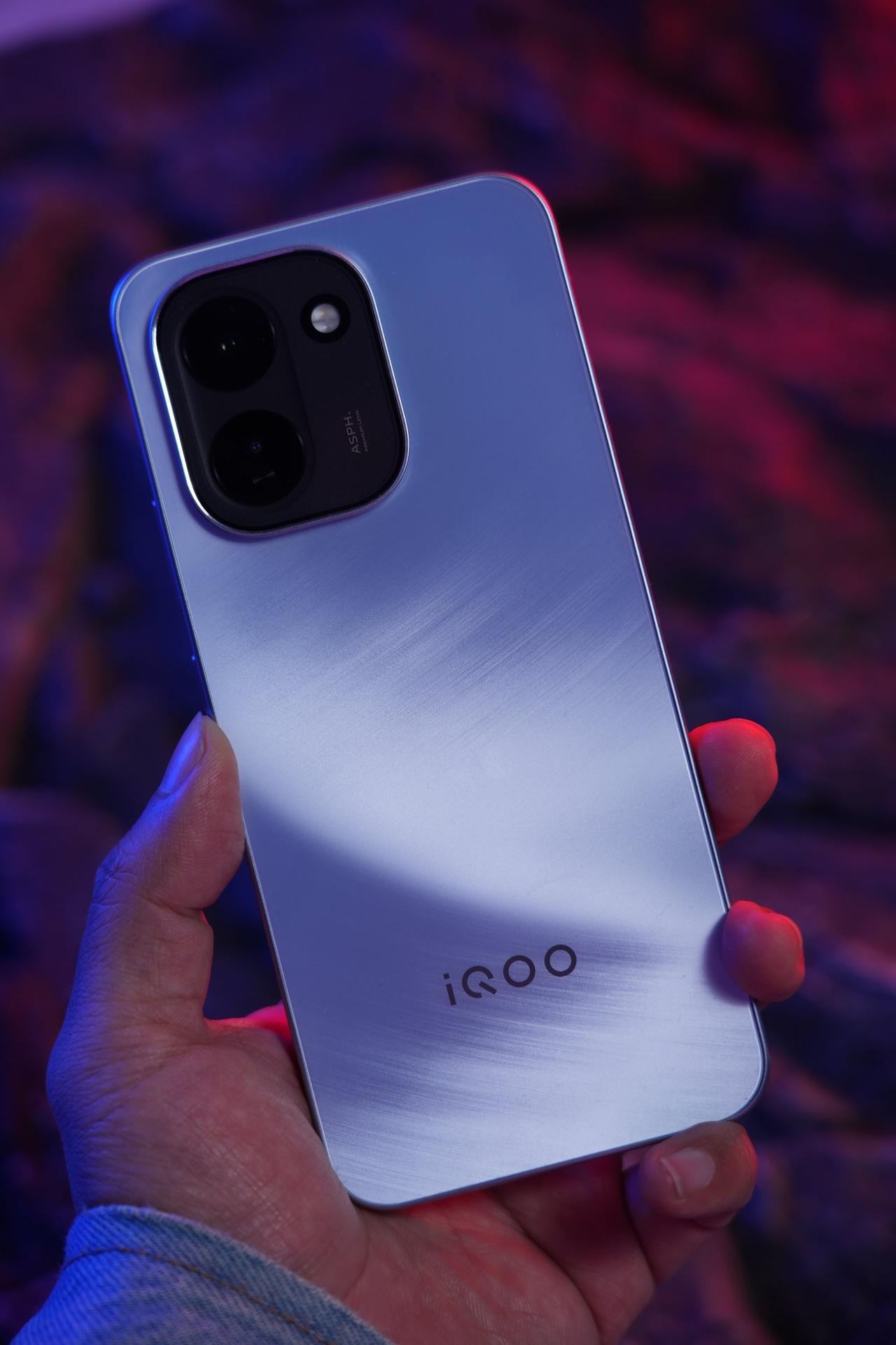 iQOOZ11深度耍了一周，国补后1700的机器，这素质没的说。像我平时拿来