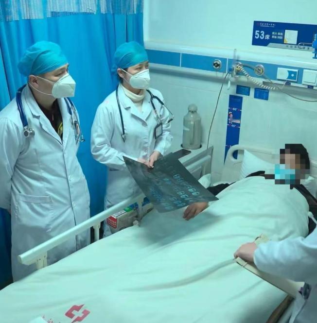 “担心的事情还是发生了！”湖南长沙，一位女子咳嗽的不停，可她并没有选择去医院就医