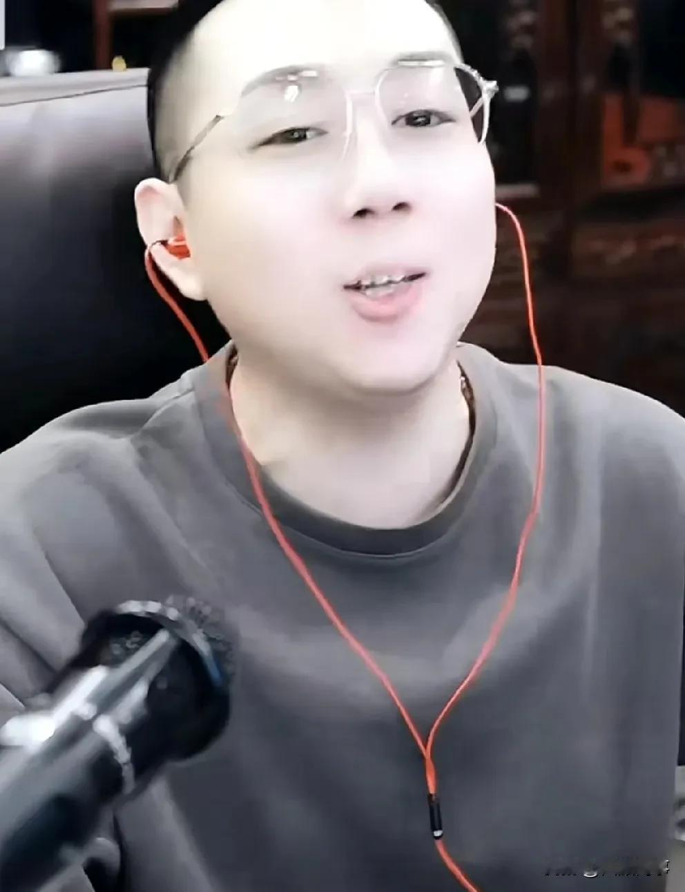王小源回应澳门d博输惨事件！王小源前两年经历低谷期，完全