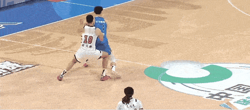 广东领先北京后，为什么没有扩大领先优势，主要原因有两点：1、广东没有三分，命中