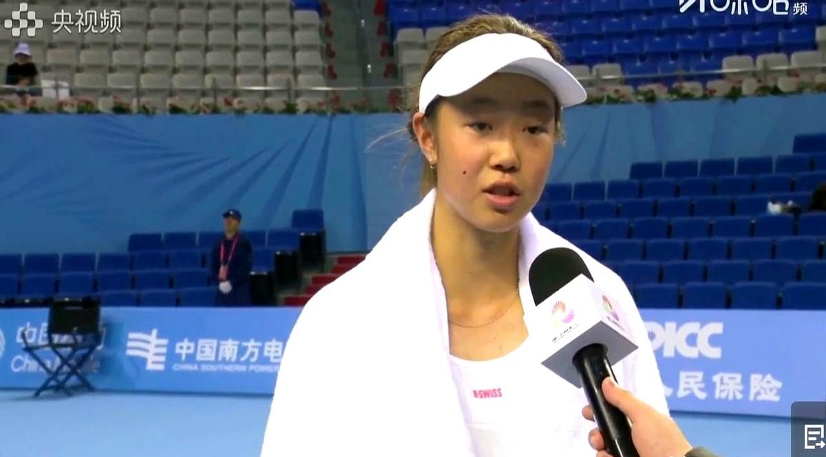 你可能会惊讶地发现，一个16岁的女孩子竟然能在全国大赛中翻盘击败一位曾站上WTA