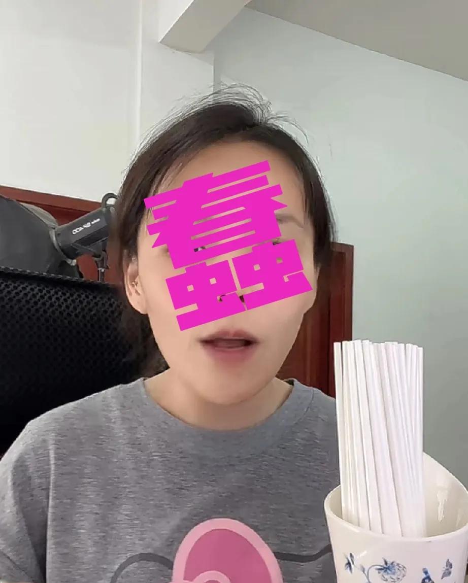 小熊因为52可把自己坑惨了，关键是她现在还在作死，说什么对于52和三拒绝的一切交