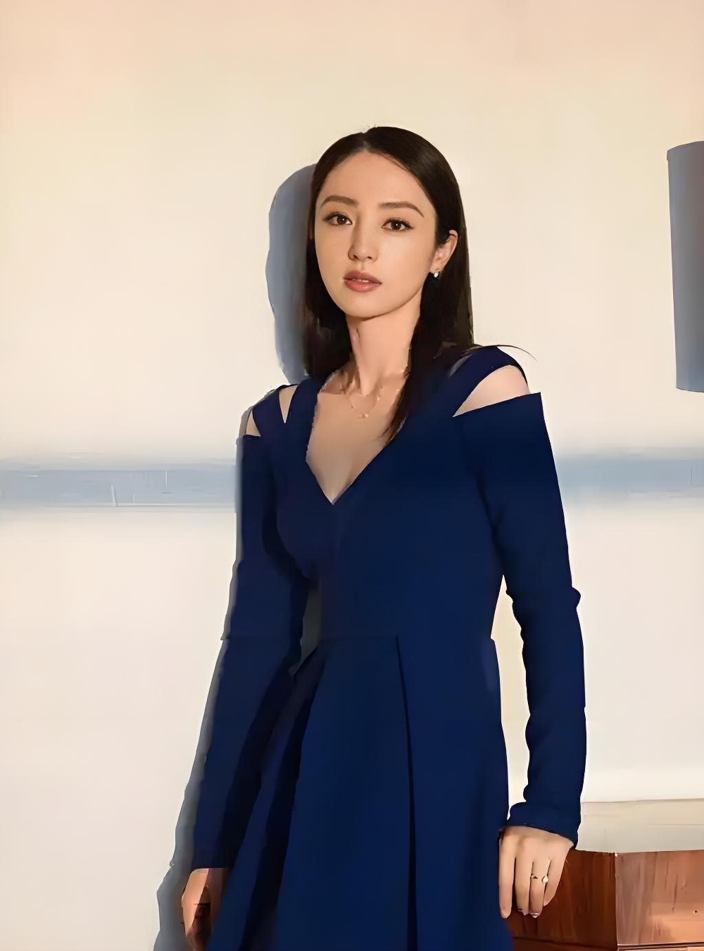 董璇～～董璇母女旅游时主动跟网友打招呼董璇​​​
