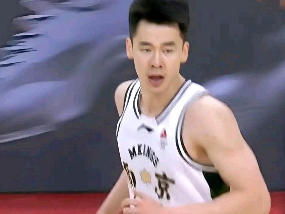 南京打爆上海，这3点太不可思议了……1：郭昊文延续炸裂表现，今天半场再度狂飙