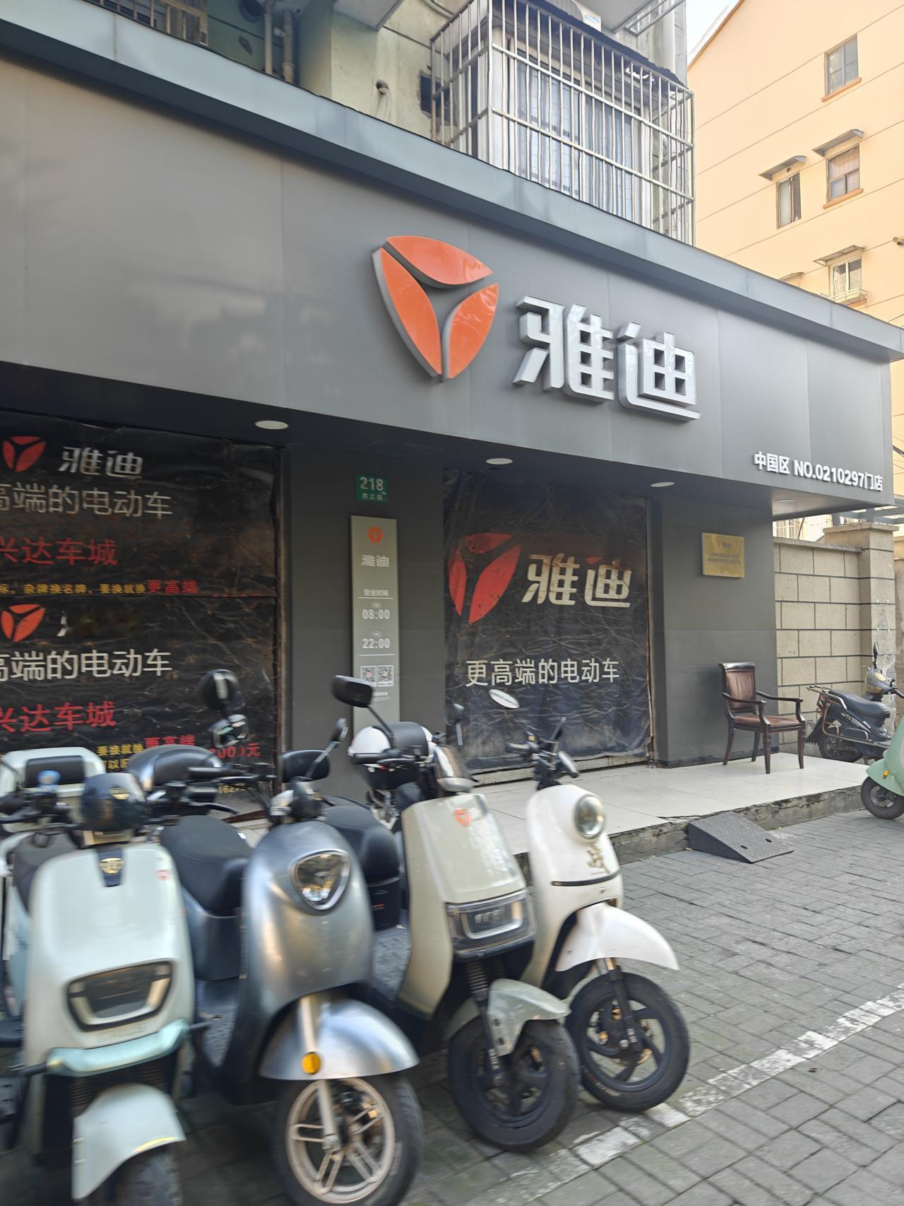 上海电瓶车门店都关门了！我刚刚想买一辆电瓶车，上不了车牌啊？下个月新国标落地，这