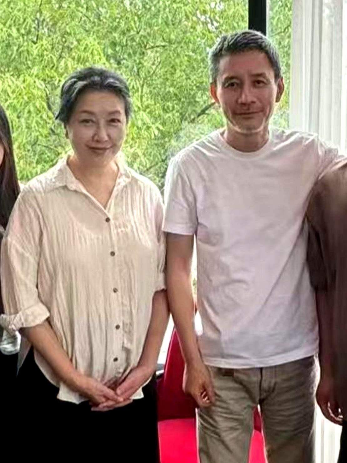 岁月不败真美人，江珊活成了最舒服的模样看到江珊和田小洁的近照，真的感慨万千