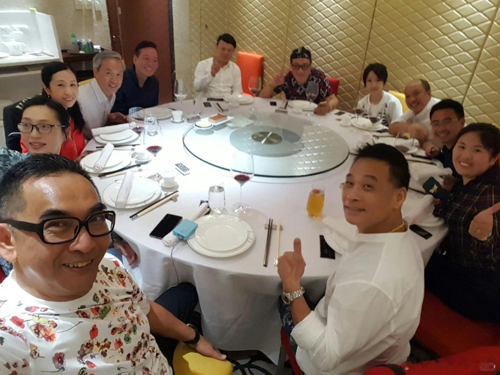 TVB一班「最强绿叶」近日聚首，掀起一波集体回忆。资深武术指导兼演员郑家生日前在