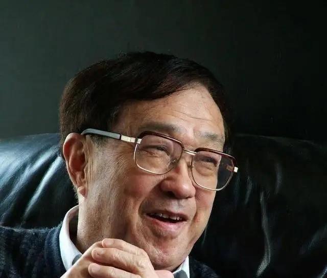 2008年，著名导演谢晋在酒店突然身亡，随后一演员爆料：“谢晋因嫖娼而死！”紧接