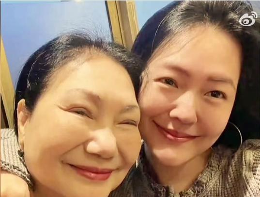 S妈妈病危，去急诊了？突然看到一则消息，S妈妈的身体似乎出问题，突然去急诊了，