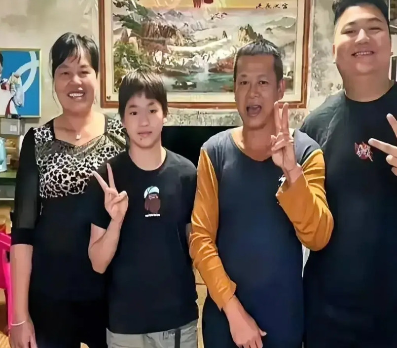 我一直有一个疑问！全红婵家里人均学历只有小学水平，他们是如何做到承包几百亩果园