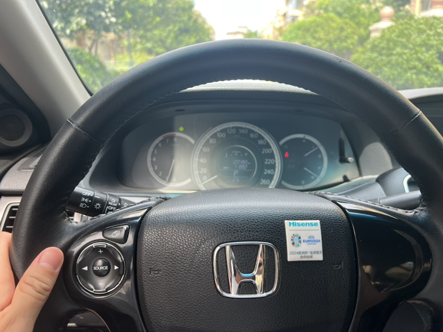 得看谁出钱今年刚毕业，打算先来个二手车开几年，俺爸找了个15年的雅阁12万公里