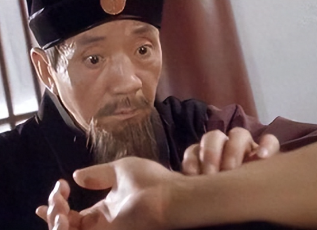 公元626年，李世民砍了李建成脑袋后，急匆匆赶到大嫂玳姬宫里，一把将玳姬按在床上