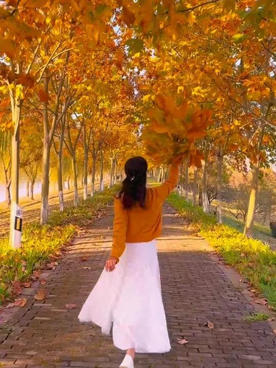 积德行善天必佑，忠厚传家福长留别不信，人这一辈子，最稳的靠山从不是钱财权势