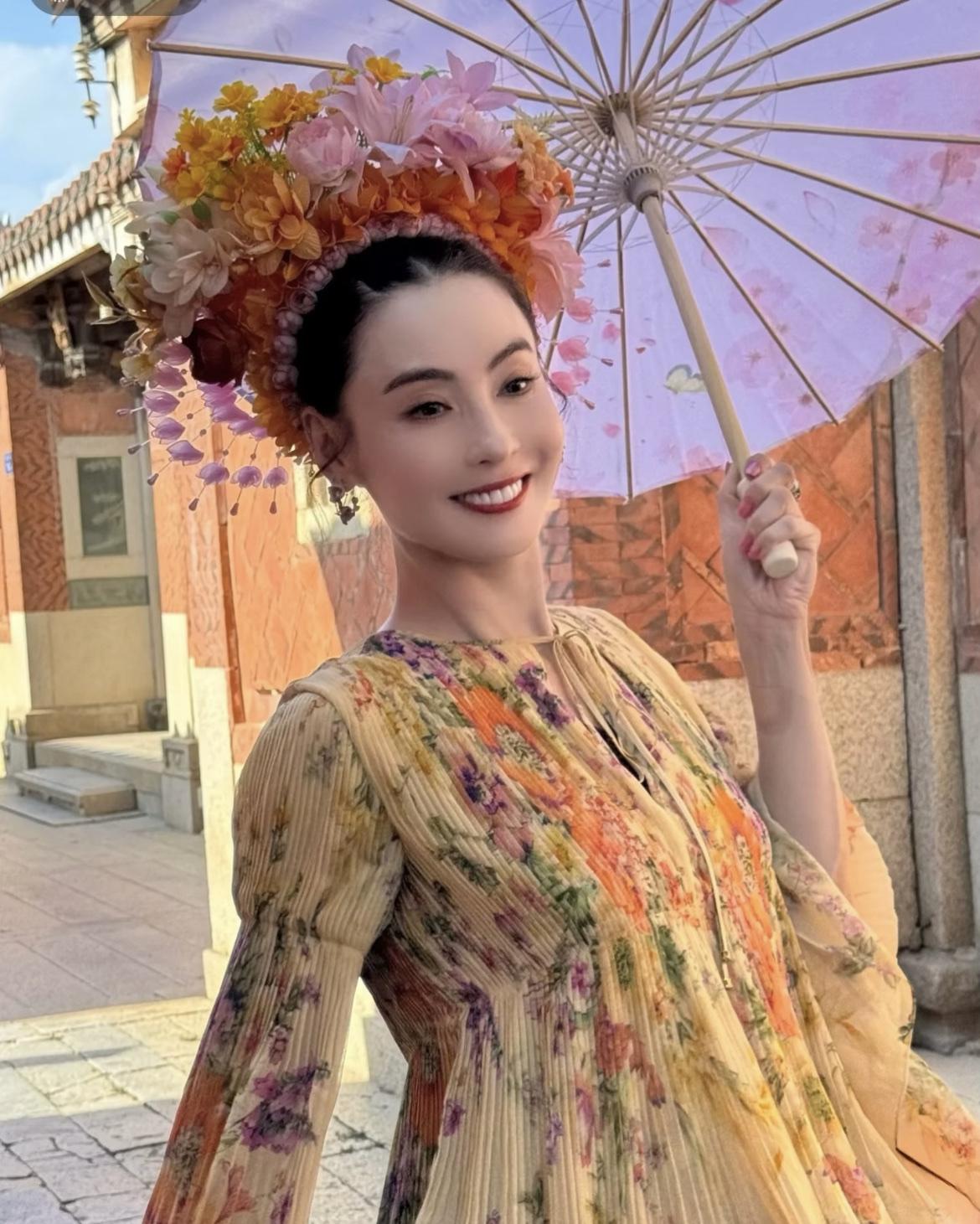 这下好了，全国人民都知道了，张柏芝不是撒谎成性，而是真的有一只耳朵听不清