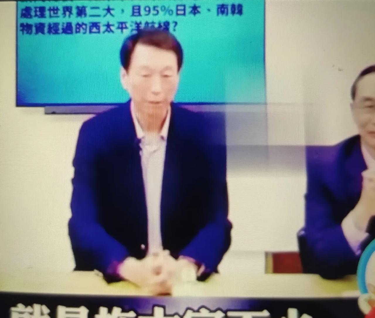 看看台媒电视节目，估计是三立。台军前参谋总长李喜明和台媒体人吴子嘉探讨如何应对解