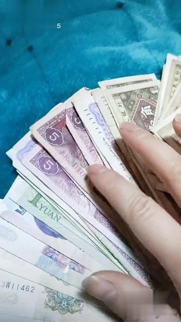 10月1日起，我决定重新用现金了！这两年，移动支付渗透得太彻底了。从扫码到刷