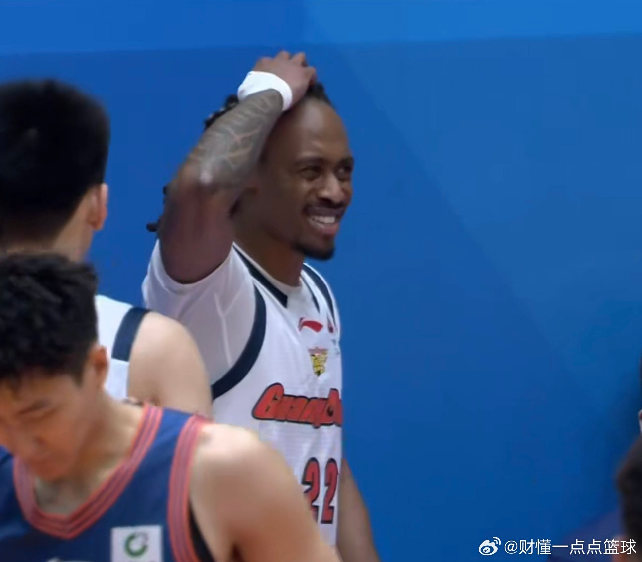 半场赢31分！广东宏远打崩四川，但双外援的“生死考验”才刚开始半场58-27，广