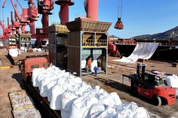 这对印度来说绝对不是个好消息。4月28日多条海外贸易消息传出，我国针对化