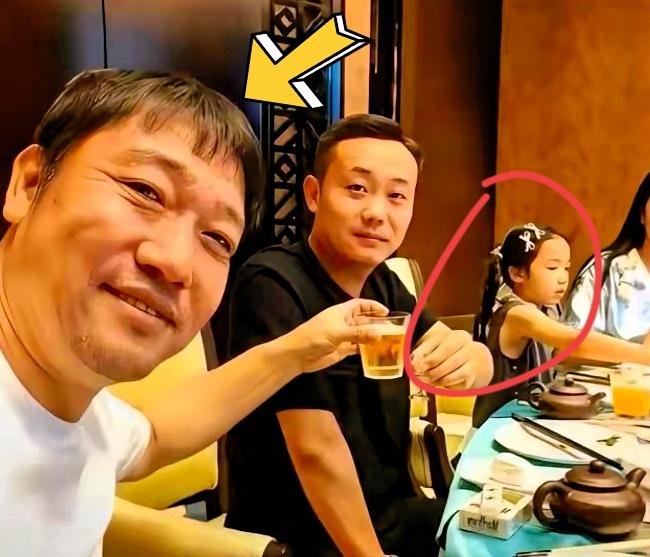 贾冰这次塌房不塌房，不敢说但有一点敢肯定那就是，以后他大概率再也不会参加所