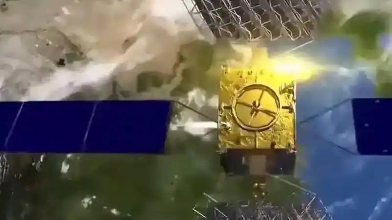 3.6万公里高空，一颗身价数十亿的卫星突然失控！发动机竟被烧穿！这不是电影，是2