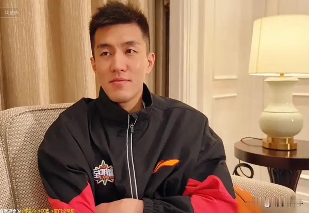 郭艾伦不得不向现时低头，签下非顶薪C类合同，收入大幅缩水！有人说球队太冷酷，不