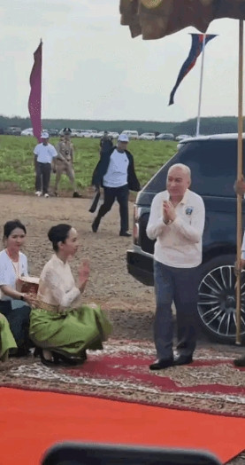 柬埔寨国王西哈莫尼才是顶级权谋玩家，他做的每一步都是无懈可击，让洪森想罢黜他都找