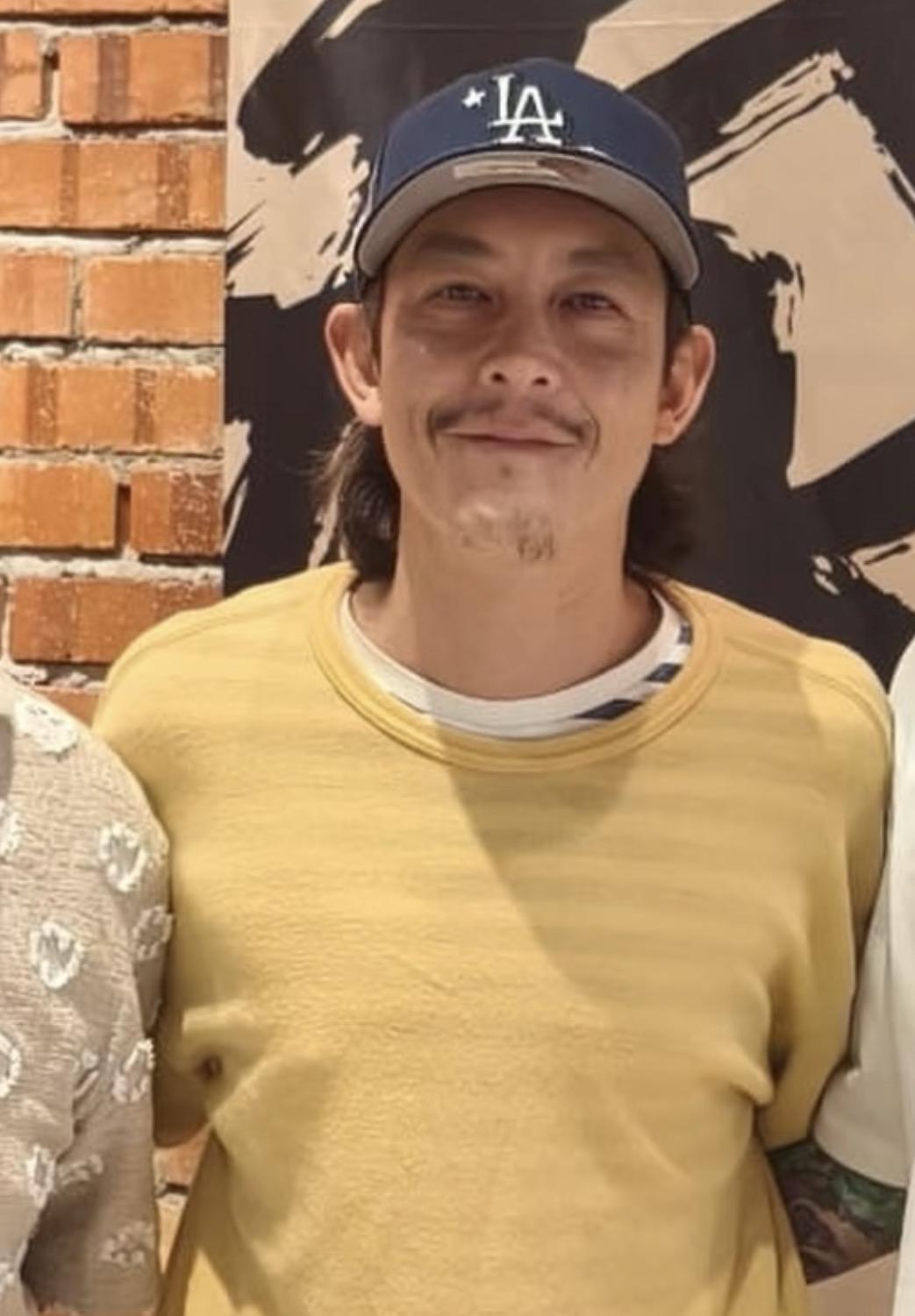 偶遇陈冠希现身马来西亚，留着小胡子穿着拖鞋，变化太大了很接地气。9月21日，