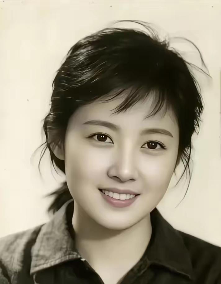 她和林青霞谁更漂亮？说到林青霞大家都知道她被公认为东方第一美女，是100年一遇的