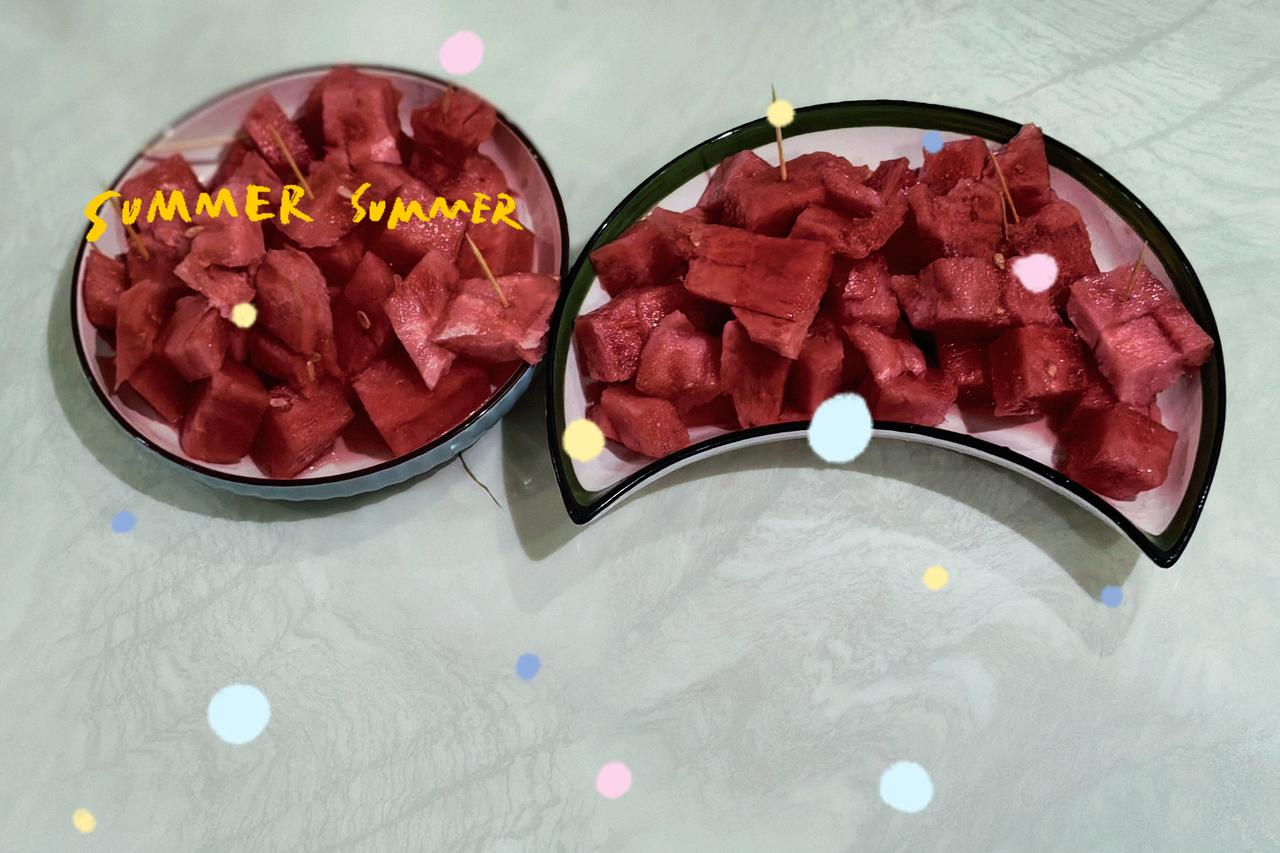 餐后水果，夏天，还得是西瓜味。今日随手拍
