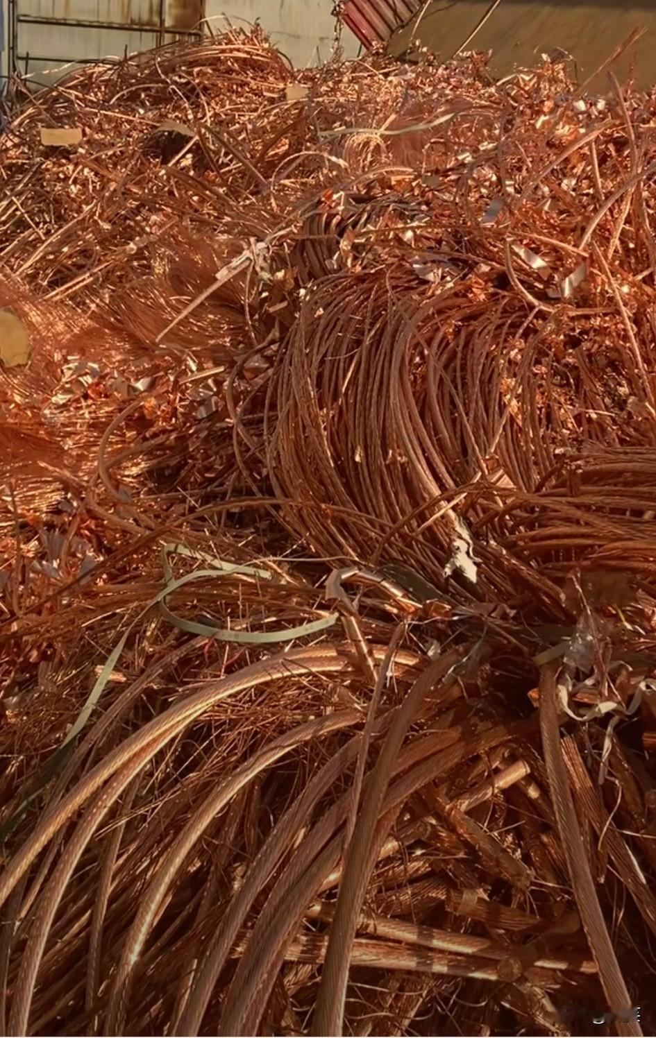 一觉醒来，黄铜的天就变了！11月1日，一吨光亮铜的价格直接跌到了79100