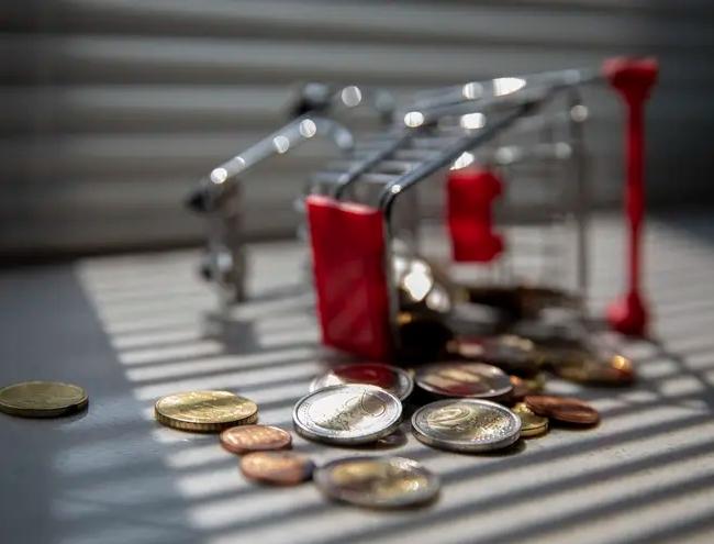 钱来得既快又容易，这些都是家长想为孩子改变命运的钱，这种钱不该赚。结果收了大量钱