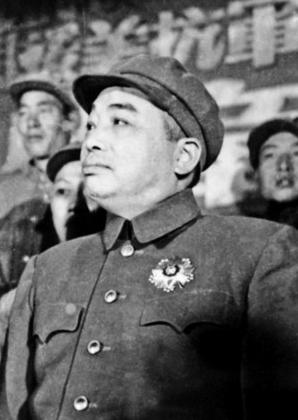 毛岸英下葬当日，彭德怀来到他的墓前，十分沉痛地说了两句话。 1950年10月