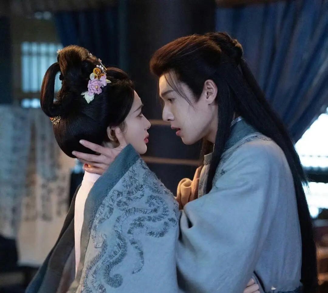 媒体曝昀牵孟绕是真的，俩人感情超稳定！《九重紫》未播就传因戏生情，剧爆后团队急着