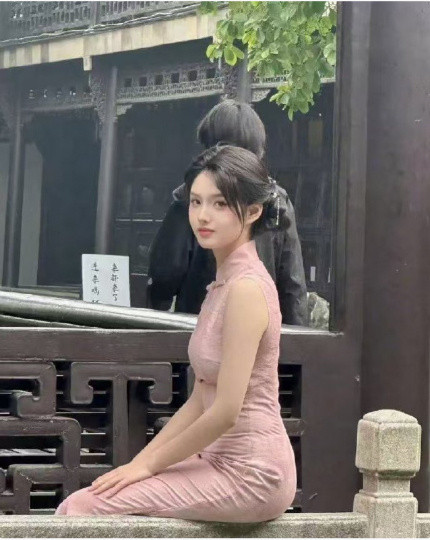 路人眼里的艾米，才17岁，这模样能火不？​​​