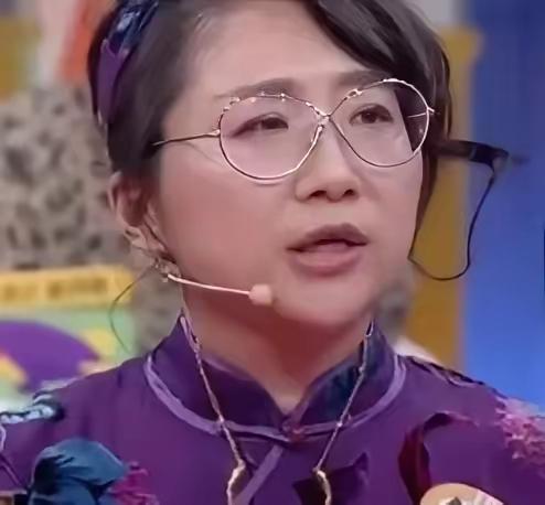 两张不同人的照片，却呈现出来一个同样的相貌，你不得不佩服发明傅首尔面像这个词的人