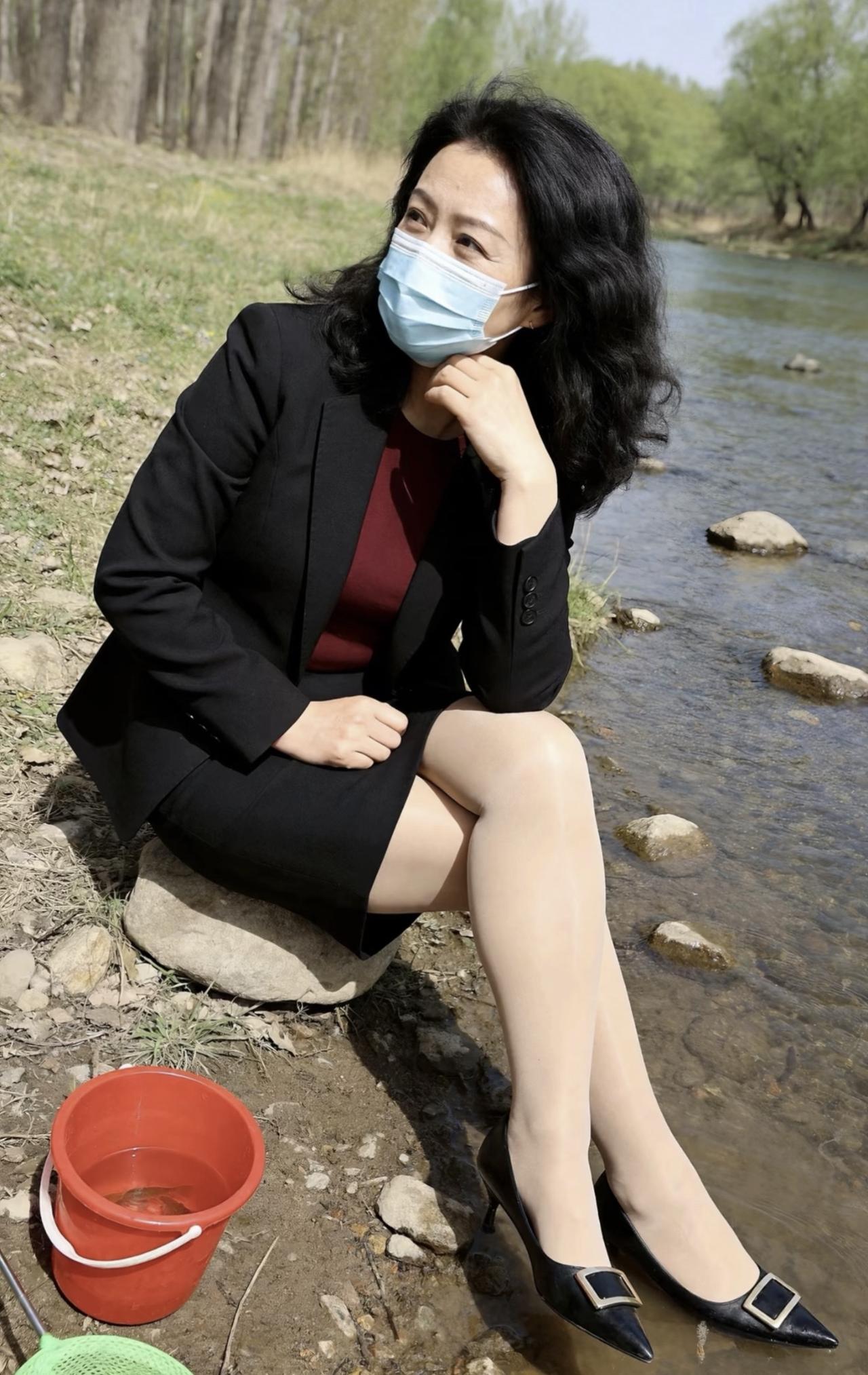 女生必须明白，如果你嫁的人不嫖不赌，工资收入全都交给你，能包容你的小脾气，