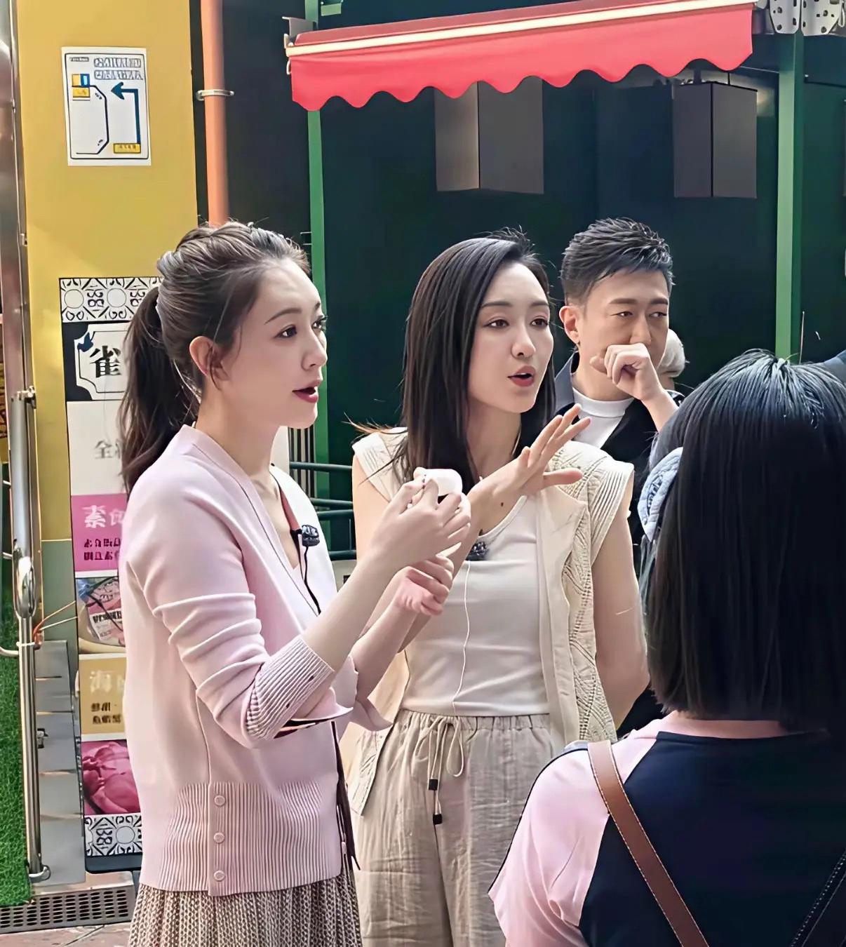 赶紧买条裤子吧这穿的啥
