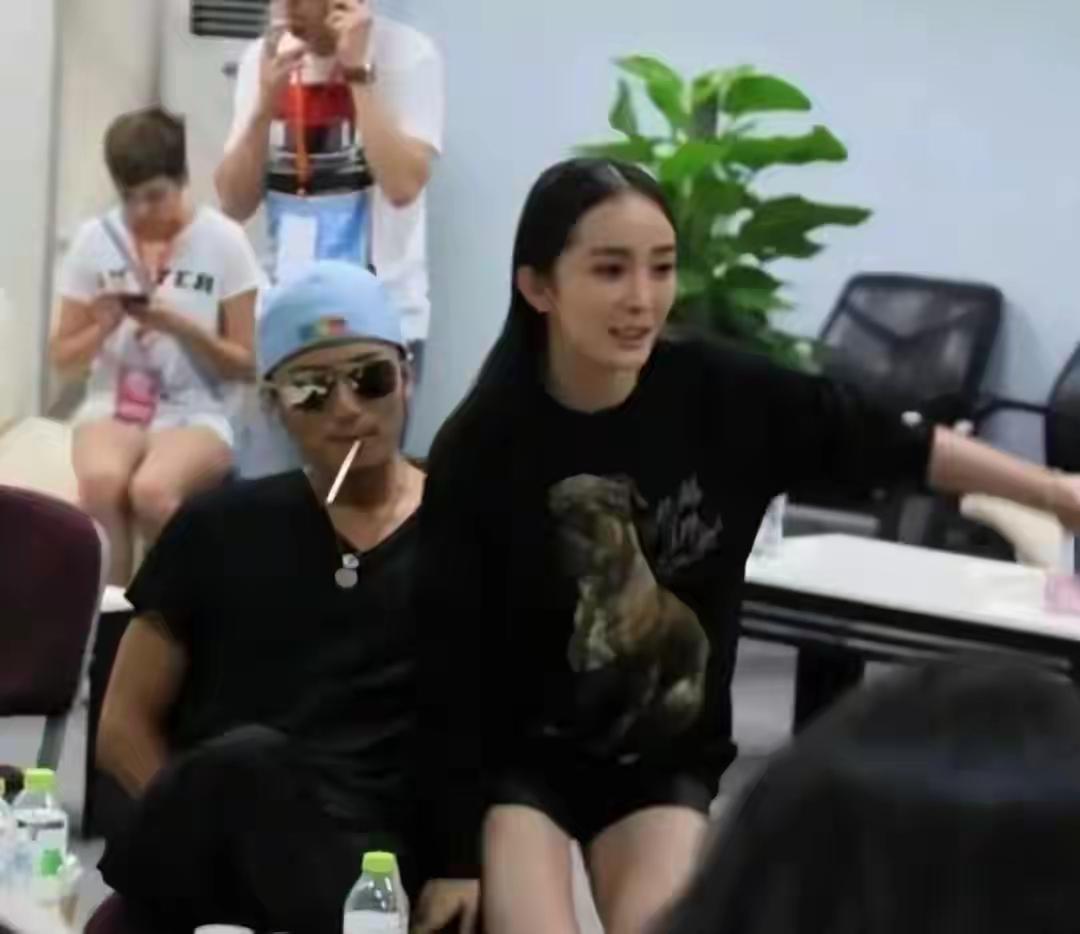 看杨幂和谢霆锋同框最大的感受就是幂姐这几年美白的效果非常棒，想知道幂姐怎么做到的