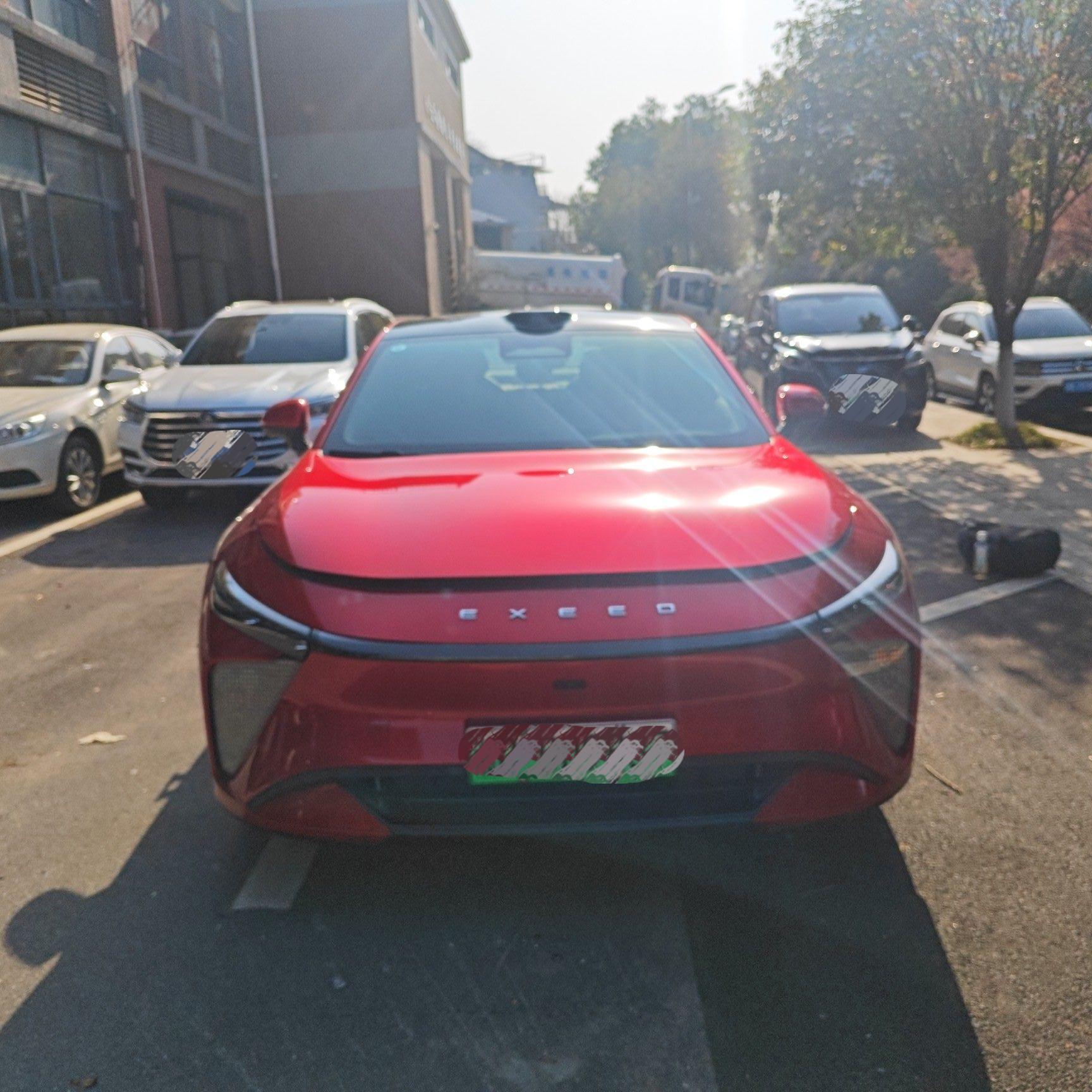 星纪元ES新车27万，开一年亏一半多，真不如某厂长说的，推沟里算了！拉出来再推一遍！