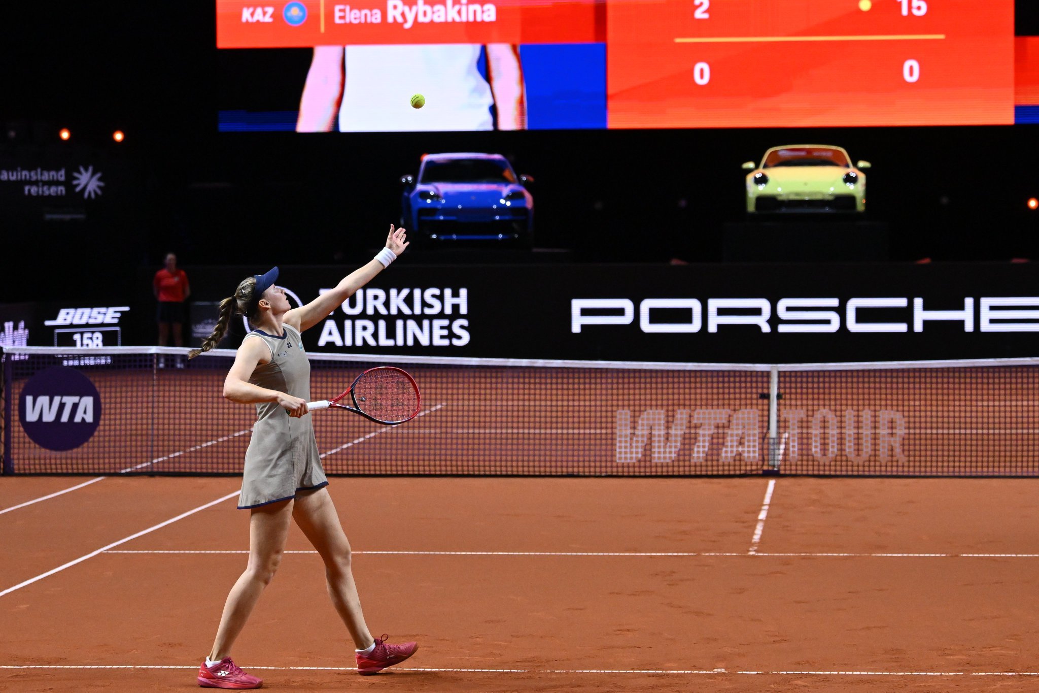 莱巴金娜豪取斯图加特8连胜，3年两冠开走两辆保时捷，冠军奖品保时捷911售价比本