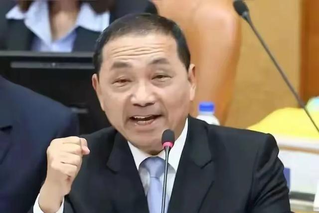 再次与郑丽文同场不同台后，李四川回应露出马脚！或者真的错怪侯友宜了！8月25日，
