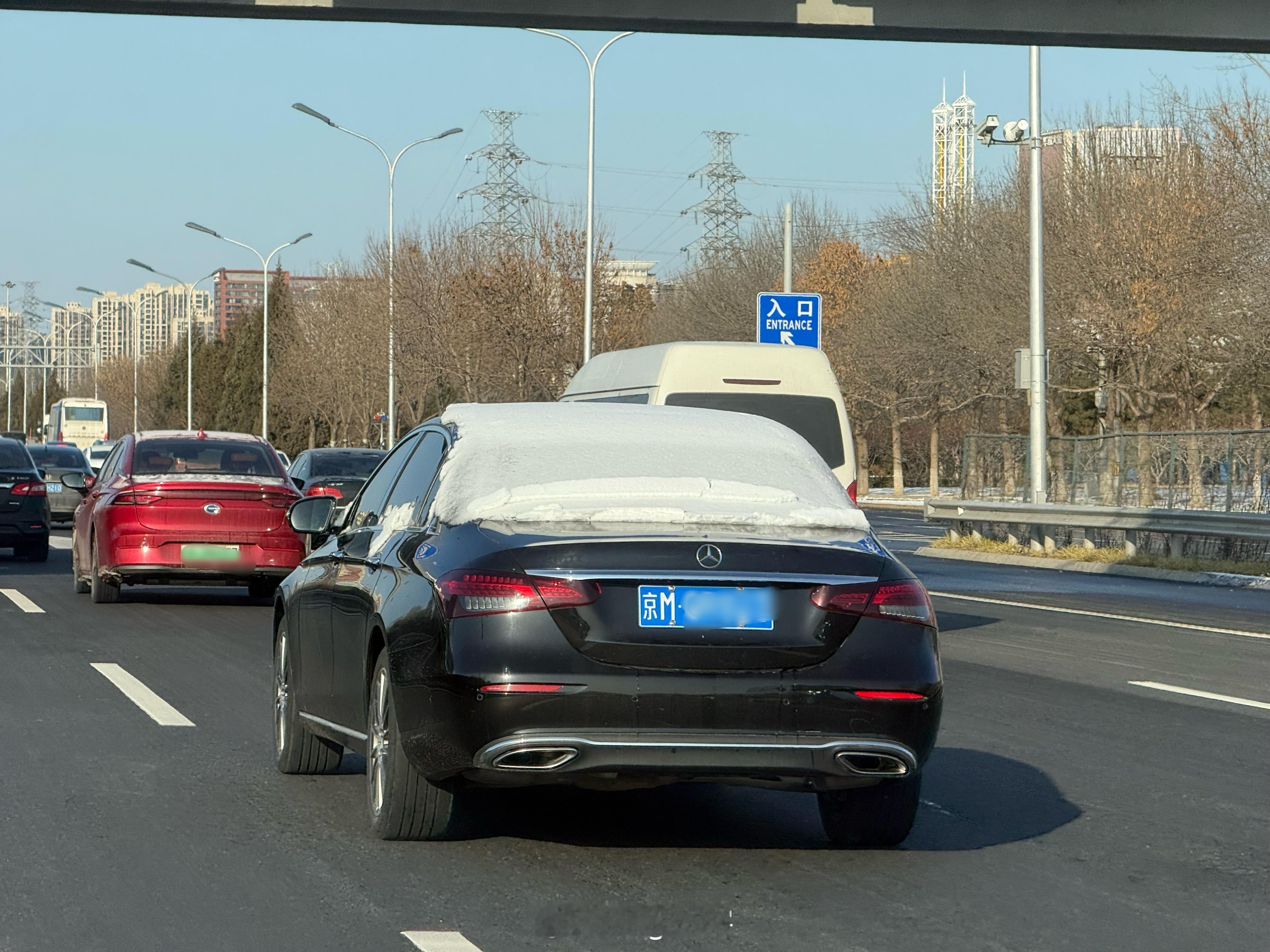 内后视镜能有折叠的功能我一直搞不懂一场雪证明了，有些人开车是真的一点不看反正我对