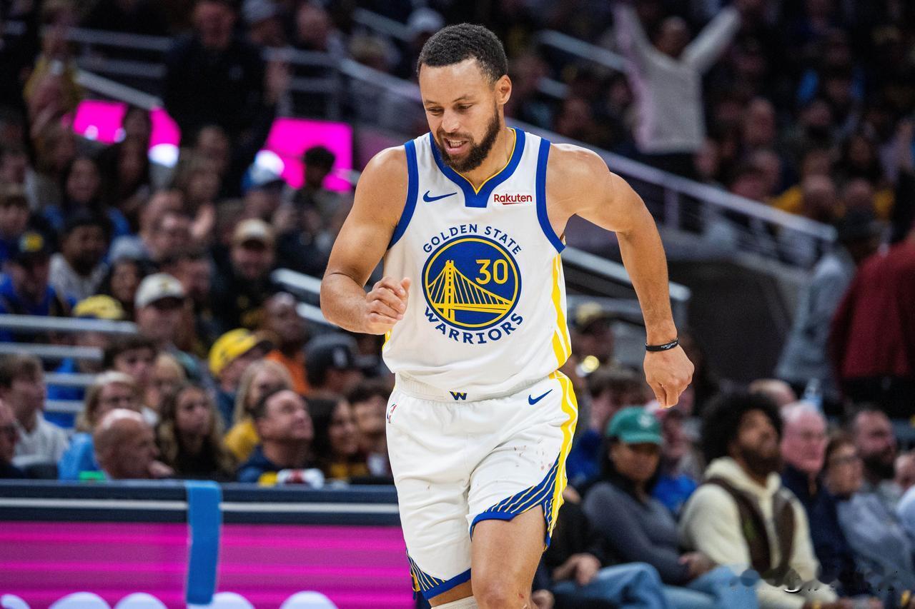 不出预料，库里本赛季总得分很有可能超过下面4位名宿：1、库里：现在总得分26