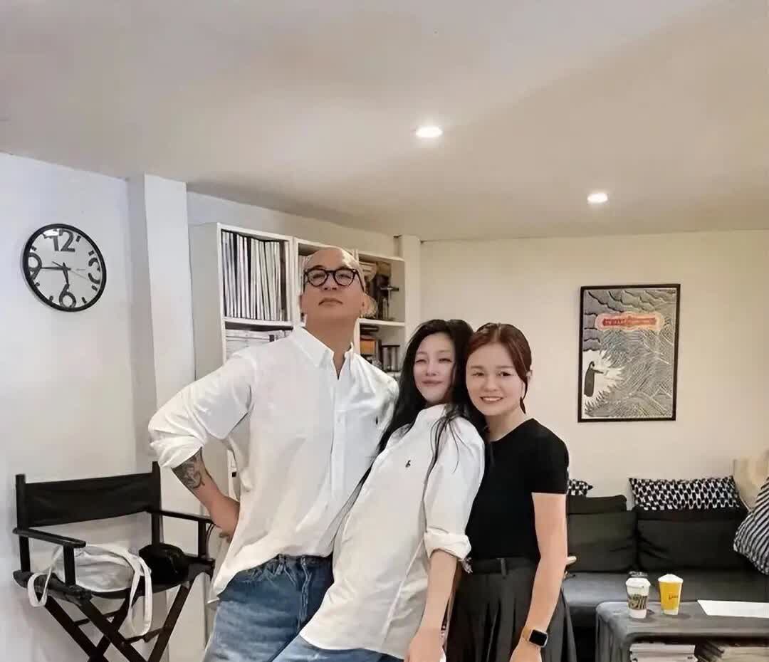 婚姻里受了太多委屈，这一抱可以暂时治愈下吧！不知道为什么那么多人会不喜欢具，这风