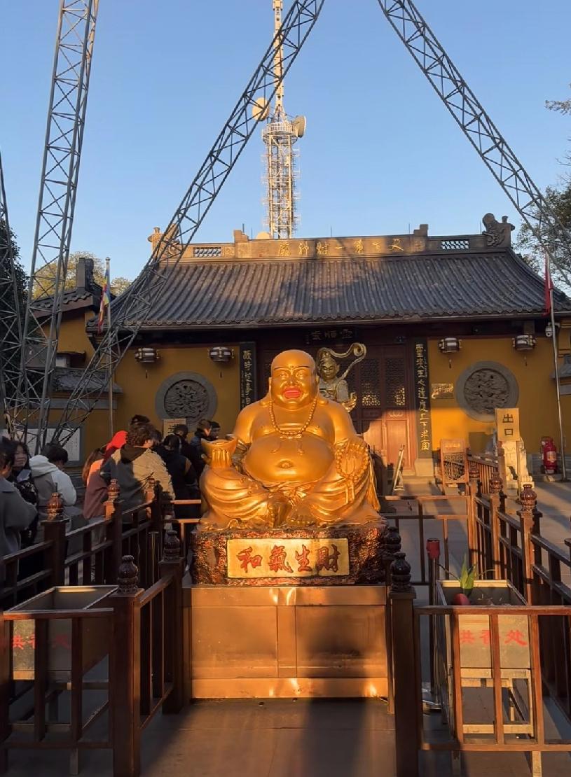 这谁能说的准，都说杭州天下第一财神庙很灵，真有人登财神庙途中刮彩票中1万！估