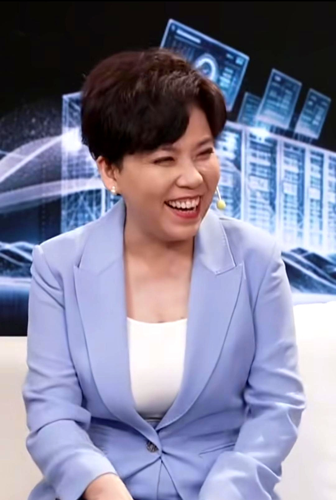 邓亚萍解说时特意点名夸了蒯曼，说好多球都是失位状态下硬掰回来的。这话听着轻巧，打过球的都懂，重心都没