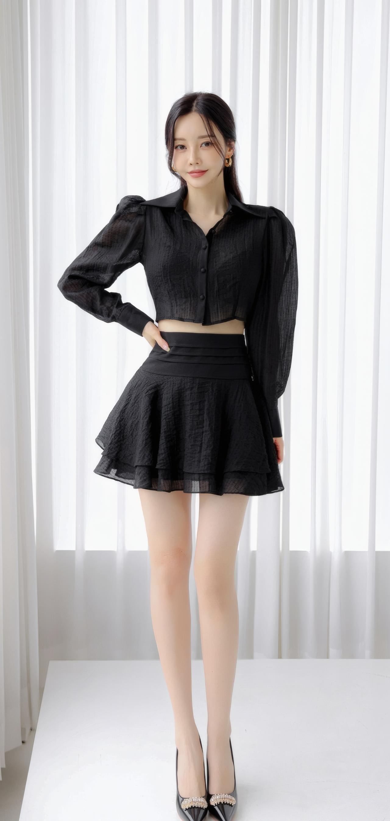 优雅黑裙穿搭，简约而不失时尚感