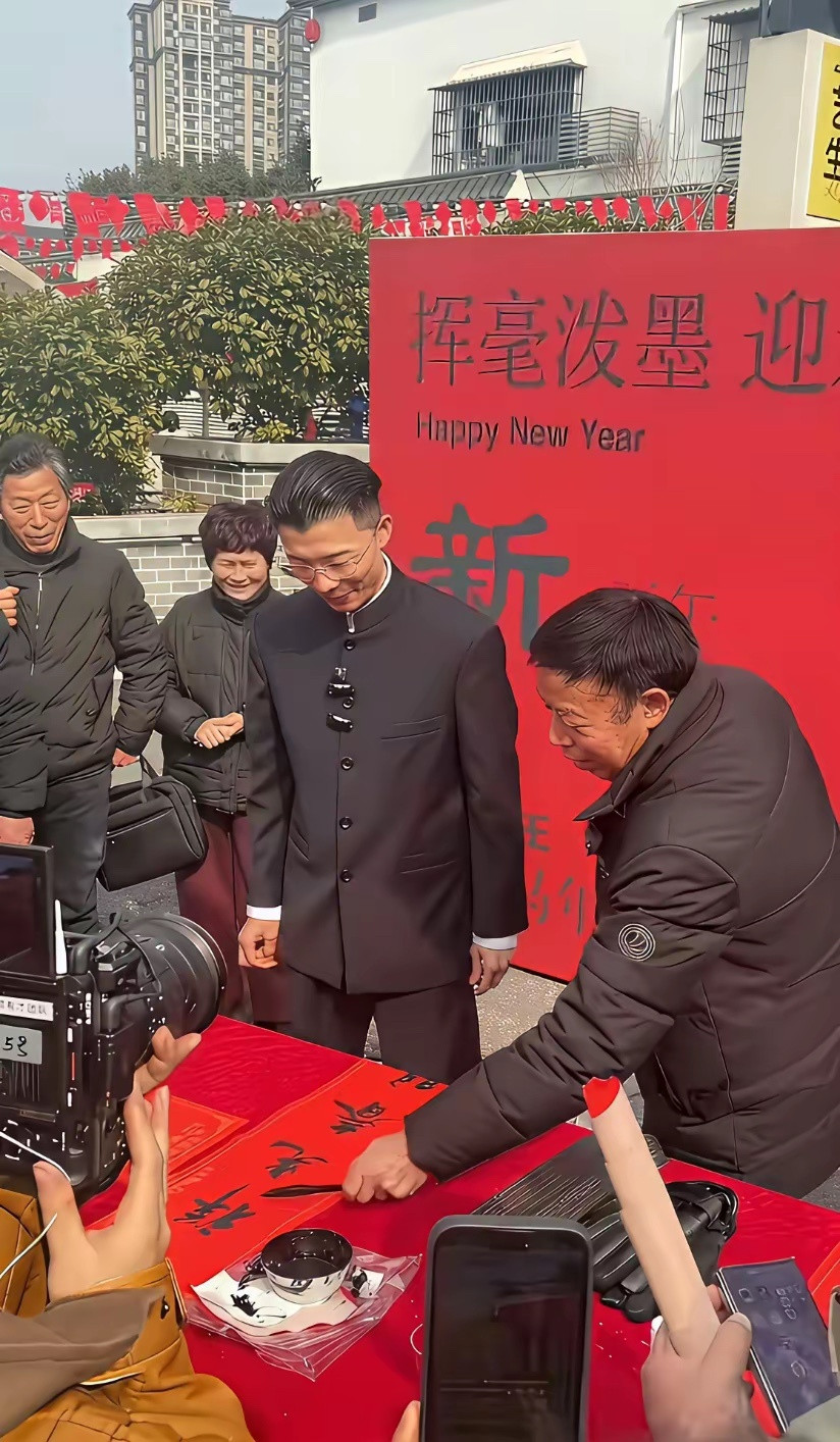 郭有才，真是有大才呀！新年春联大赏，挥毫泼墨迎新春！